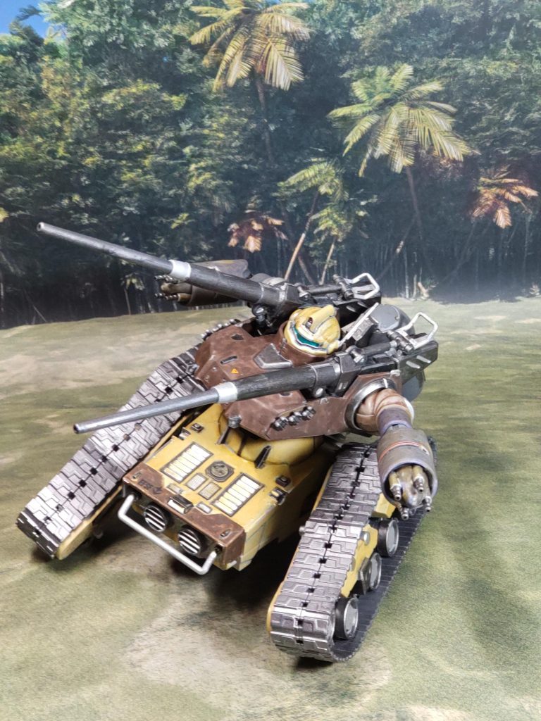 ガンタンク初期型に乗るD.D.T.隊の３番パイロットプライドが高く見栄っ張りだが、実戦においては脅えて物陰に隠れる臆病者しかし、弱い相手には強くでて、強い相手には媚を売るなど、姑息な世渡り上手な一面もあり、一人だけ逃げて生き延びる事に関して右に出る者はいないしかも、時おりラッキーパンチをかますものだから、こいつも相当に質が悪いようだモデルは、太◯の牙ダグ◯ムのコール・デ◯タン