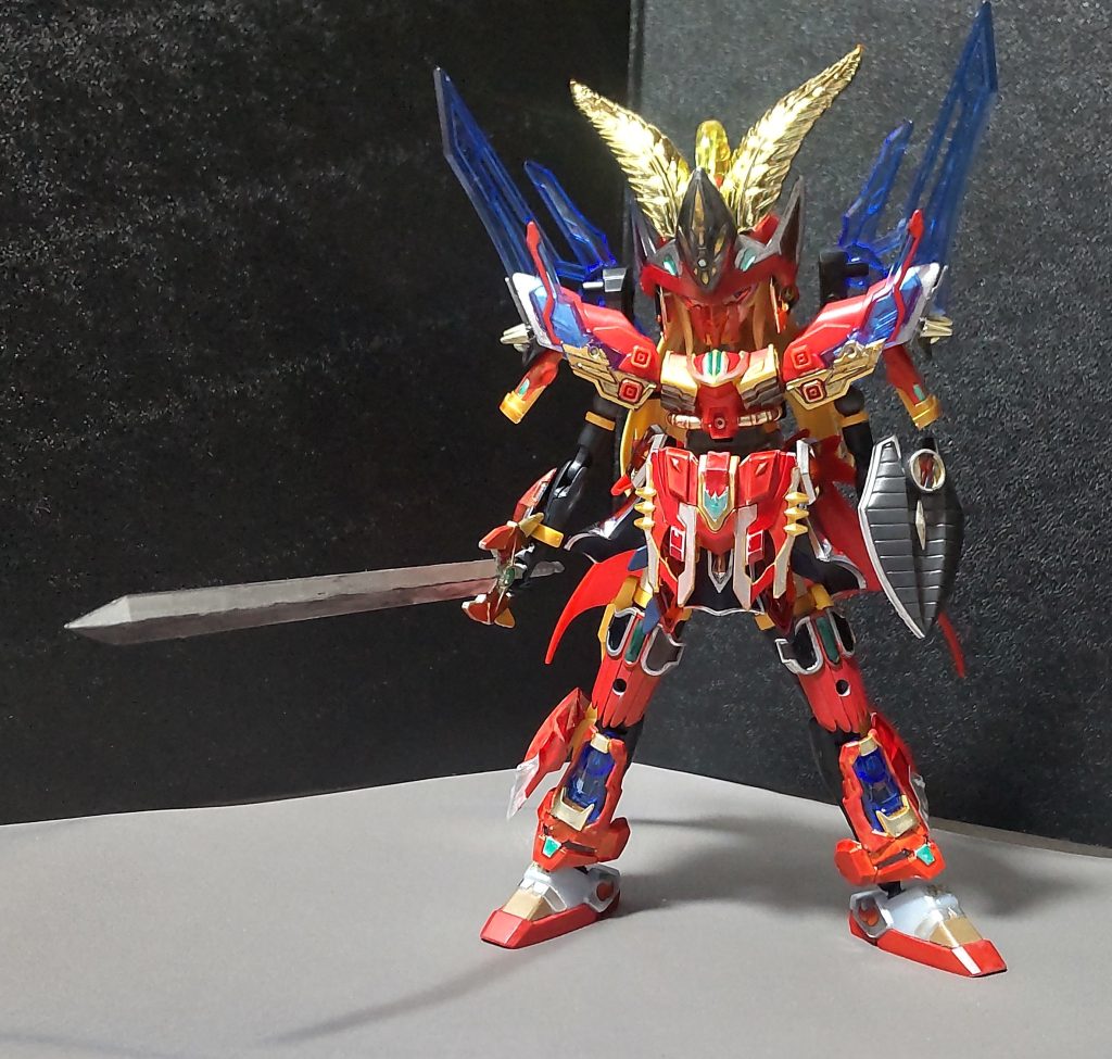 今回の騎士も仮面を付けることができます。これは兜にちょっとした隙間があったので、試しに仮面を挿し込んでみたらハマったという偶然の産物です。