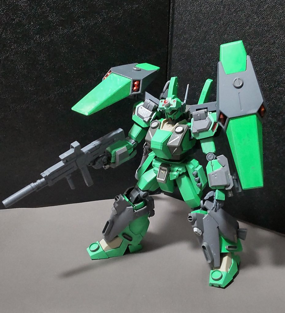 ○ミサイルランチャー両肩に装着しているシールドから発射する。シールド自体はサブアームによりある程度動かせるので、色んな角度からミサイルが発射出来ます。