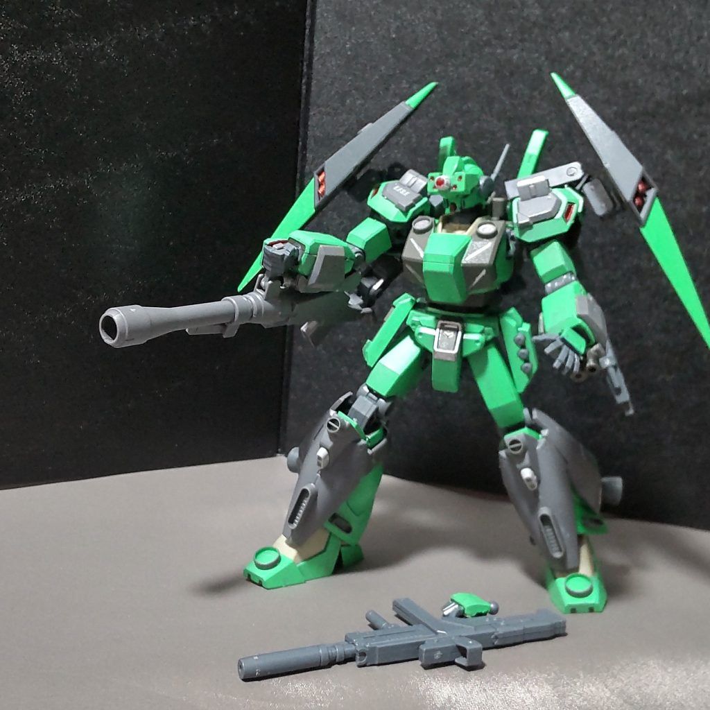 ○バズーカ砲右肩の追加装甲に装着しているバズーカ砲をサブアームにより画像のように展開して発射する。※この時は頭部バイザーも発射仕様になります。