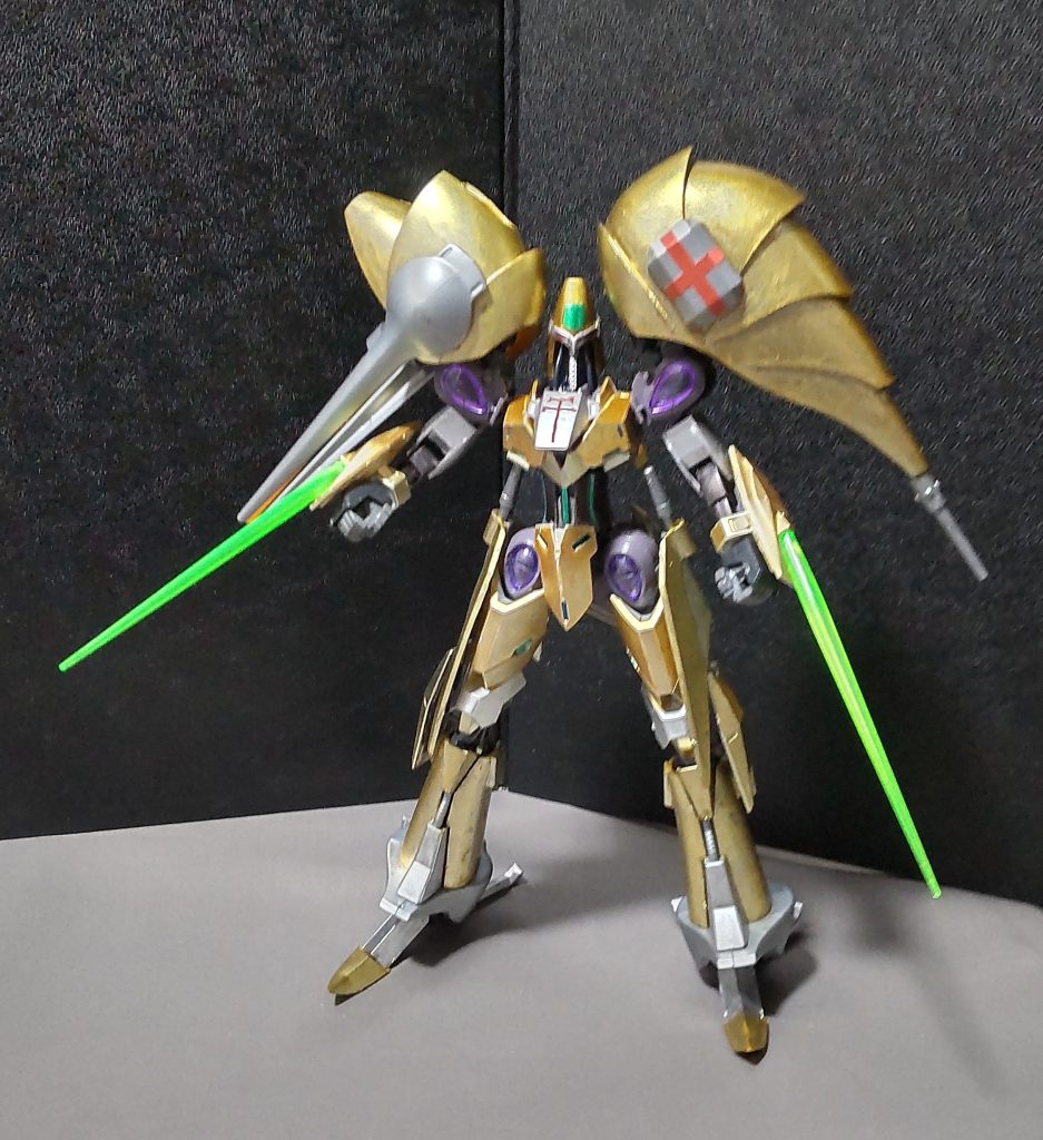 シールドセイバーミカエリスの腕についてある小型シールドから繰り出すビームサーベルで、ミカエルガイム制作の際に余ったミカエリスの腕と、今回の作品の為にもう一体買ったミカエリスのとで両腕分を確保したのでこのような形を取りました。