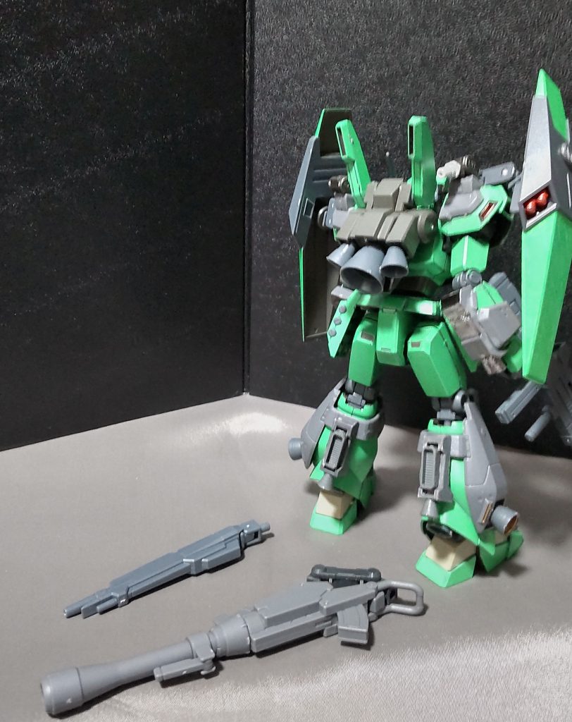 これらの武装は撃ち尽くした後はパージ出来るようになっているので、デッドウェイトならない工夫も施されています。