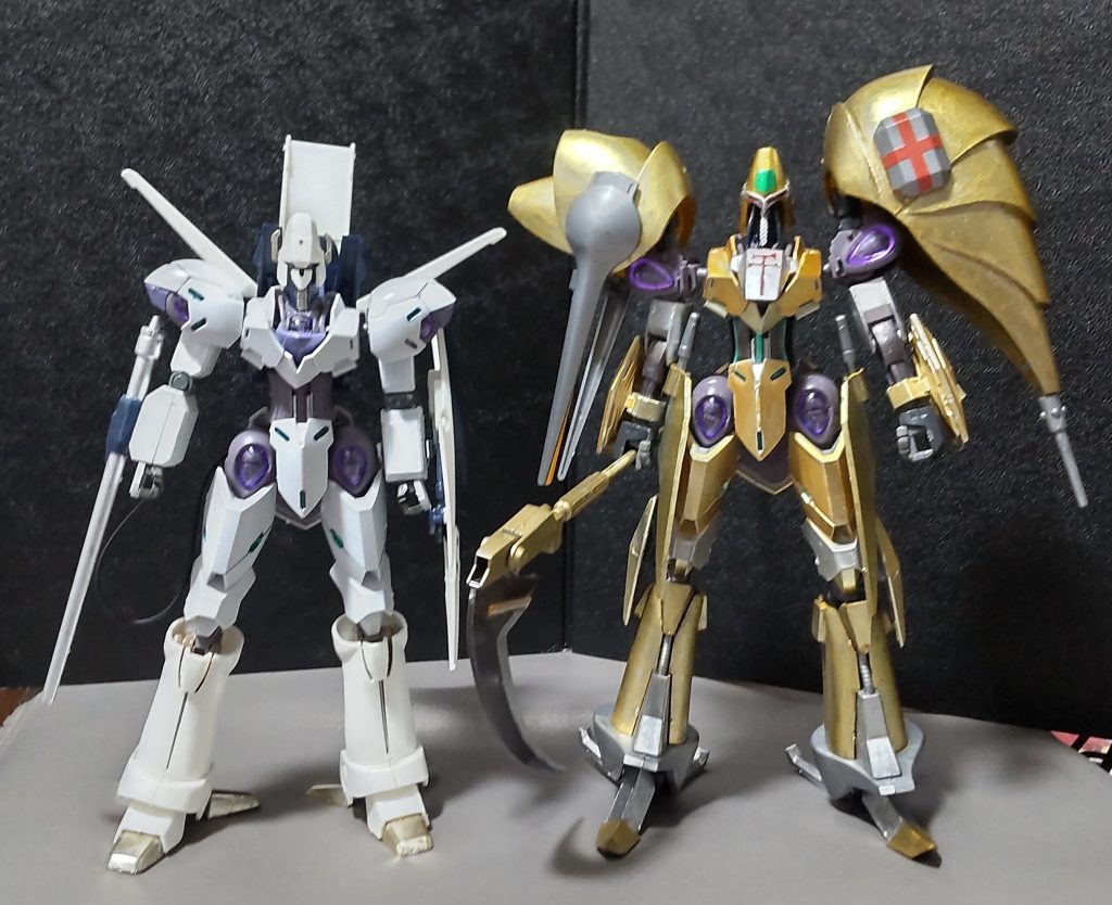 ミカエルガイムと並べてみる。オージェリスのほうが一回り大きいです。