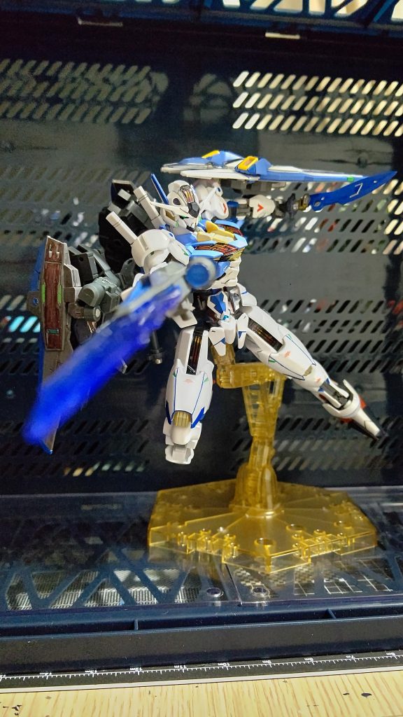 ビーム・ライフルはビーム・ブレイドへこちらもガンマカのクリア光沢を使用しました