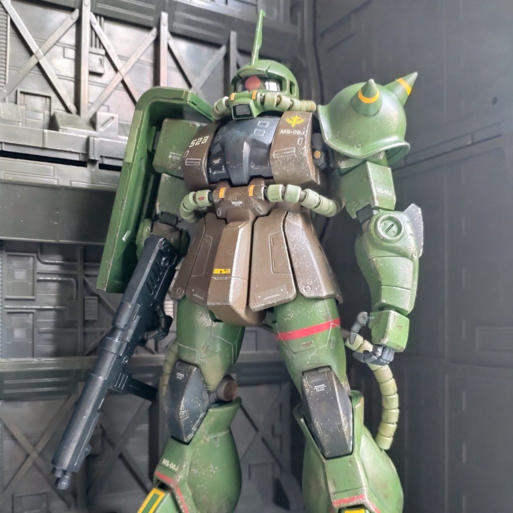 1/100 MS-06 ザク　新品未使用品 MG 1/100 MS-06S シャア専用ザク Ver.2.0 Q11【ぷらもっち】
