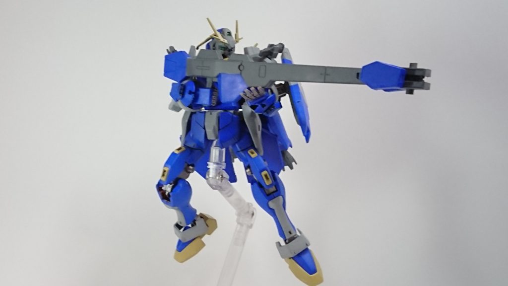 GN対艦ビームライフルのギミックGNガードビットをライフル先端に接続し、ライフルの威力を強化可能左右に装備時はライフルを拡散モードにでき射程が短くなるかわりに広範囲を攻撃できる