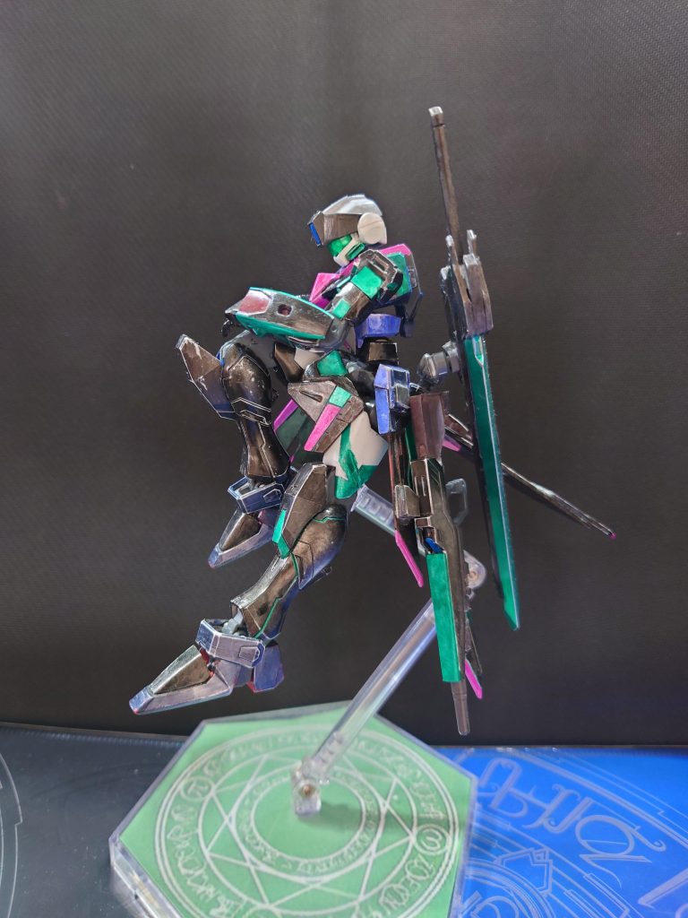 オマケで個人的にめっちゃいいポーズになったストレイクの写真。