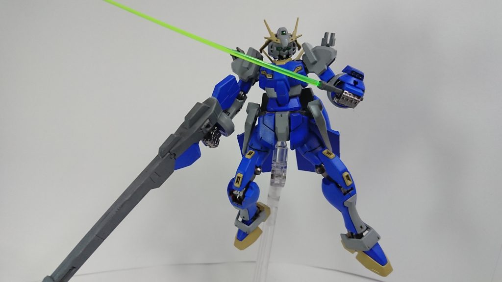 GNビームサーベル肩に装備されていますベースキットにマウント箇所がなかったので肩に取り付けれるようにプラ板で作成しました