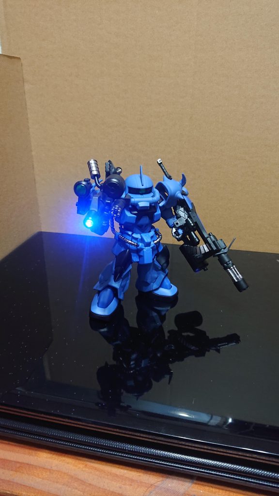 ジオン系はそのままの姿が完成されてるため、ほぼほぼ改造しませんが、今回はインスピレーションが浮かんので一気に制作。ガンプラ一年目(今は五年目)に作った作品を新たに蘇らせてみて、私の技術も少しは上がったかな?