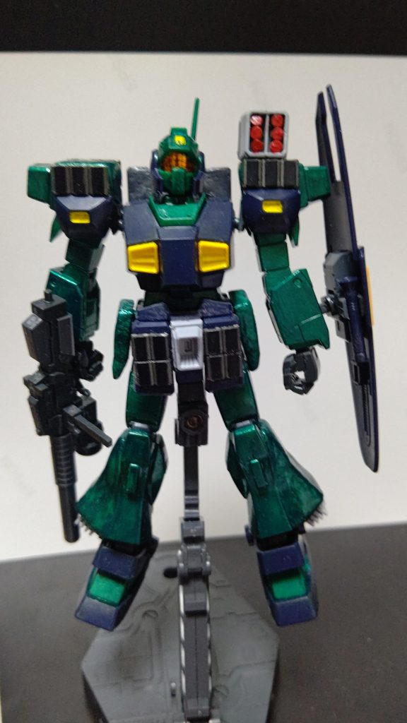 拡散メガ粒子砲増設した時の正面画像腰にあったビームサーベルは盾内側に2本収納してます