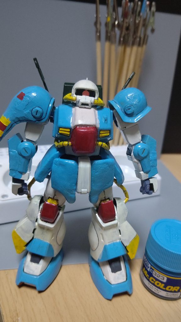 脚のパイプは初心者🔰だったので壊れたイヤホンのコード使ってました腕のパイプは取りパテで穴埋めご整形し乾燥後筆塗り( ˊᵕˋ ;)ヘラすらなかった時なので筆の柄使って整形してました💦写真は初期のころでガンスタにあげたのはそれを改修した機体になます。時間があれば順次手直ししたい部分あるのでまた変わった時はupします((｡´･ω･)｡´_ _))ﾍﾟｺﾘ