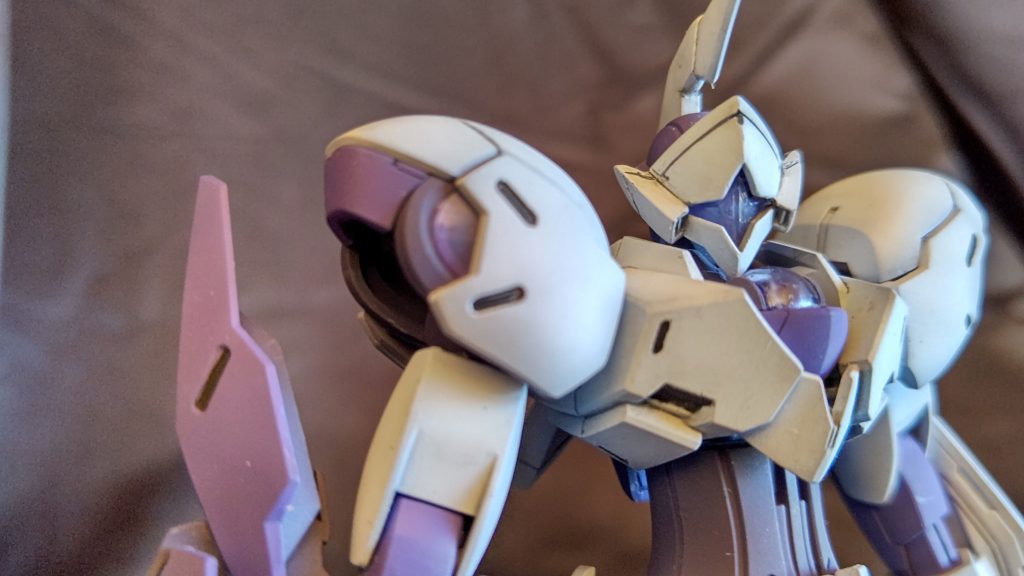 MSにしては∀並に異質なところにコックピットがついてる気がする