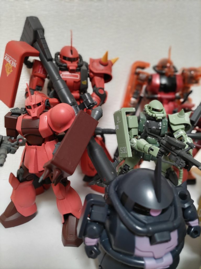 旧ザクはシャア専用カラーで全塗装