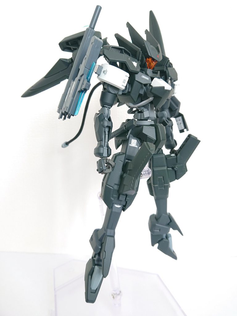 フラッグ、ブレイヴ等、グラハムに縁のある機体イメージが垣間見れるが、中身はほとんどガンダムタイプである。コードネームはブラックパンサー。