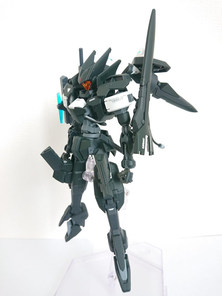 刹那からエクシアリペアⅣを受け継いだグラハム。しかし、ガンダムタイプを使わないほうが好ましい状況は少なからず存在していたこと、出撃できない機体の予備機が必要であったことから、グラハムの意向を汲みながらCB技術部門が開発した機体である。近距離~遠距離までオールラウンドで対応可能な武装を付与され、バランスの取れた機体に仕上げられた。