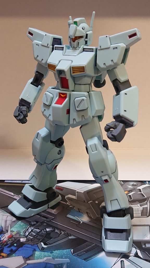 素立ちもよく決まりますね…HGUC版はプロポーション、ディテールが個人的には最高のジム・カスタムですね。というかそこはHGUCでの最高レベルに思えます。まぁ稼働範囲がパワード・ジムのパーツを使ってるのでイマイチ、左手のサーベル保持手首無し、ABS使用と一部に難がありますね。