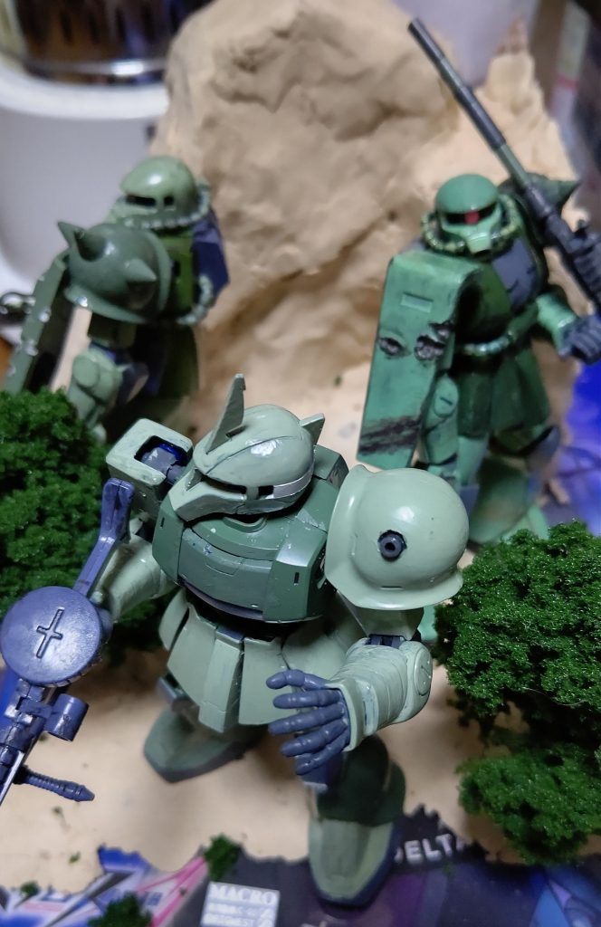 アス機改造の写真無くしてしまい( ˊᵕˋ ;)すみません最終段階構図決めとボックスに収まるように設定ジオラマはまだ塗装と加工前になります  