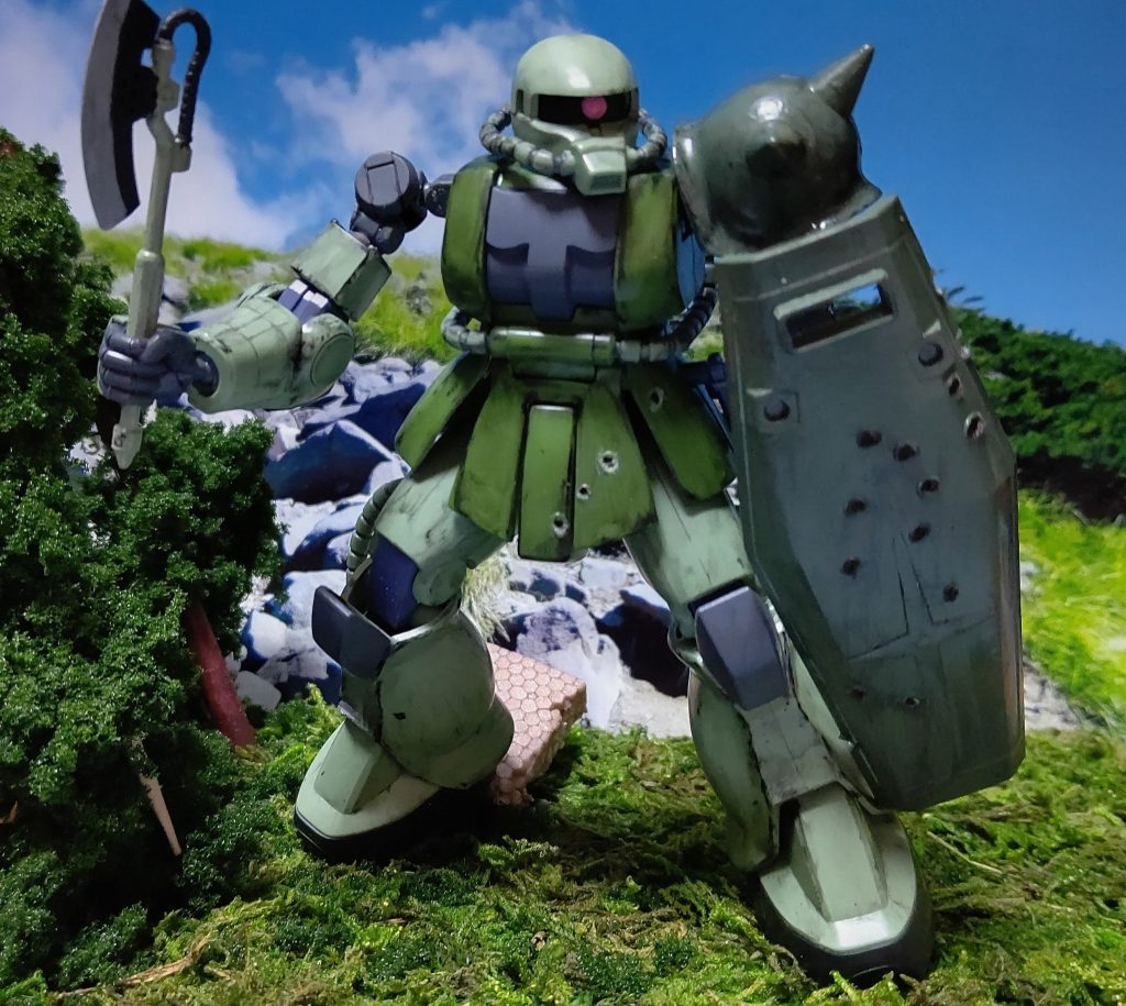 アス機は右肩の再現が苦労しました構造的に致命的なので新しく作る他なくジャンクパーツ流用改造して何とか作りましたHGのザクII作った人ならわかると思います( ˊᵕˋ ;)