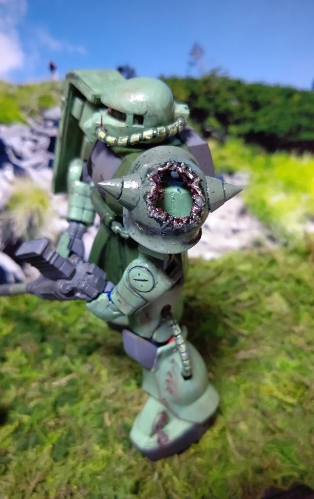 カートリッジ式に換装後撮影した1枚デル機の肩はrouterで穴開けたあとニッパーで切りギザギザにした所をrouterで整え線香で溶けた感じだしその後筆で重ね塗りしました 