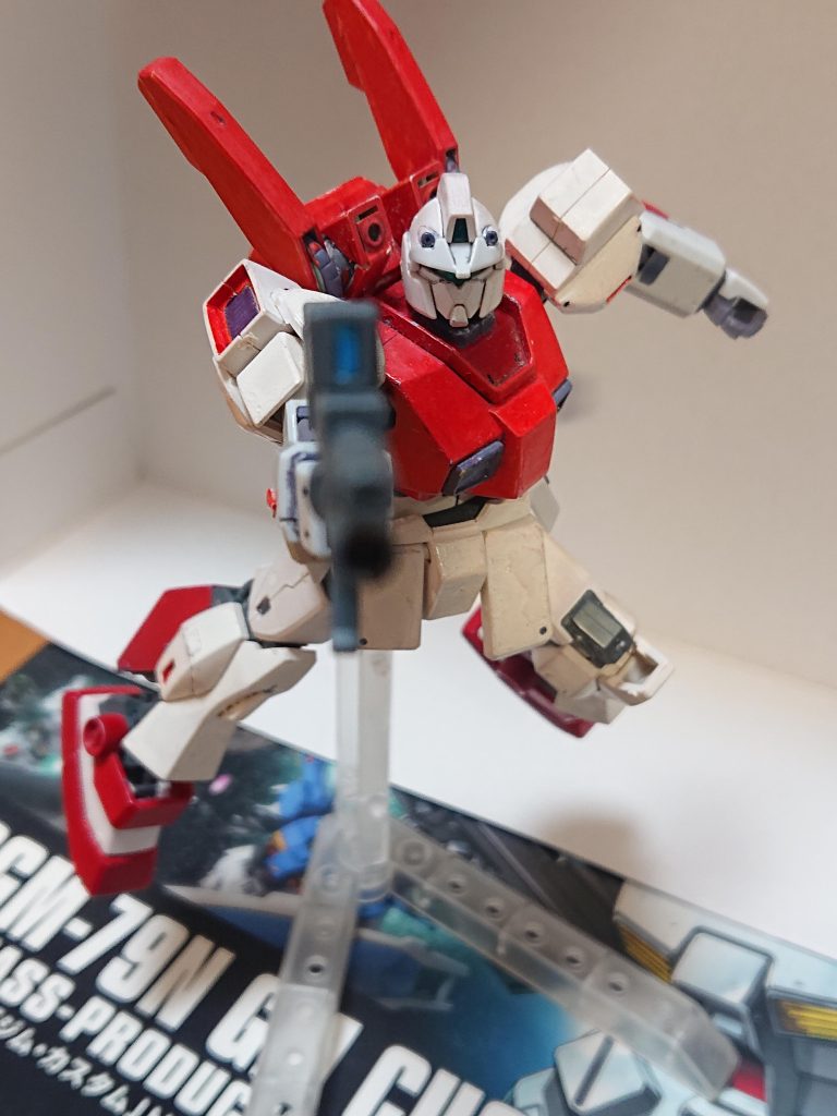 機体のモニターには昔の戦乱にて撃破されたであろうジム・スナイパーⅡを回収しようとしていたリック・ディアスが写っていた。スバル「お前らの思い通りにはさせないよ!」リック・ディアスにビーム・ライフルを向けるが、気づかれたのかクレイ・バズーカを撃たれる。スバルはそれを避けながらビーム・ライフルを撃つが、照準を付けられなかったからかそれは外れてデブリ群に当たる。しかし、1発がリック・ドムの残骸へ命中、爆発を起こして周囲のコロニーの残骸のミラーへ反射する。スバルもリック・ディアスのパイロットも驚いたのか射撃が止まる。スバル「眩しいよぉ!!…そうか!これを使えば…!」スバルは一時的に後退、様子を見ることにした。すると、宙賊はジム・スナイパーⅡの残骸を回収しようと表れた。スバル「…ジムのパイロットの方、ごめんなさいっ!」スバルはジム・スナイパーⅡの残骸へビーム・ライフルを発射、爆発させてミラーへその光が反射、リック・ディアスの視界を奪う。スバル「もらったぁ!!」そんなリック・ディアスの上方よりビーム・ライフルの銃身下部のグレネード・ランチャーを撃ちながら接近、両脚と右腕を破壊した。 スバル「…投降して!」ライフルを投げ捨ててビーム・サーベルを頭部へ突き付ける。そして宙賊は投降。事件は終結した。スバル「疲れたぁ…」スバルとアリサは風呂にて戦闘の疲れを癒していた。この艦はFGCの長期間の活動という性質上、このような施設を設置している。アリサ「…よくやったね」スバル「今考えると同じ事が2回通じたのは奇跡的だったね…次は気を付けよっ」アリサ「ふふ、頑張って」小説パート終