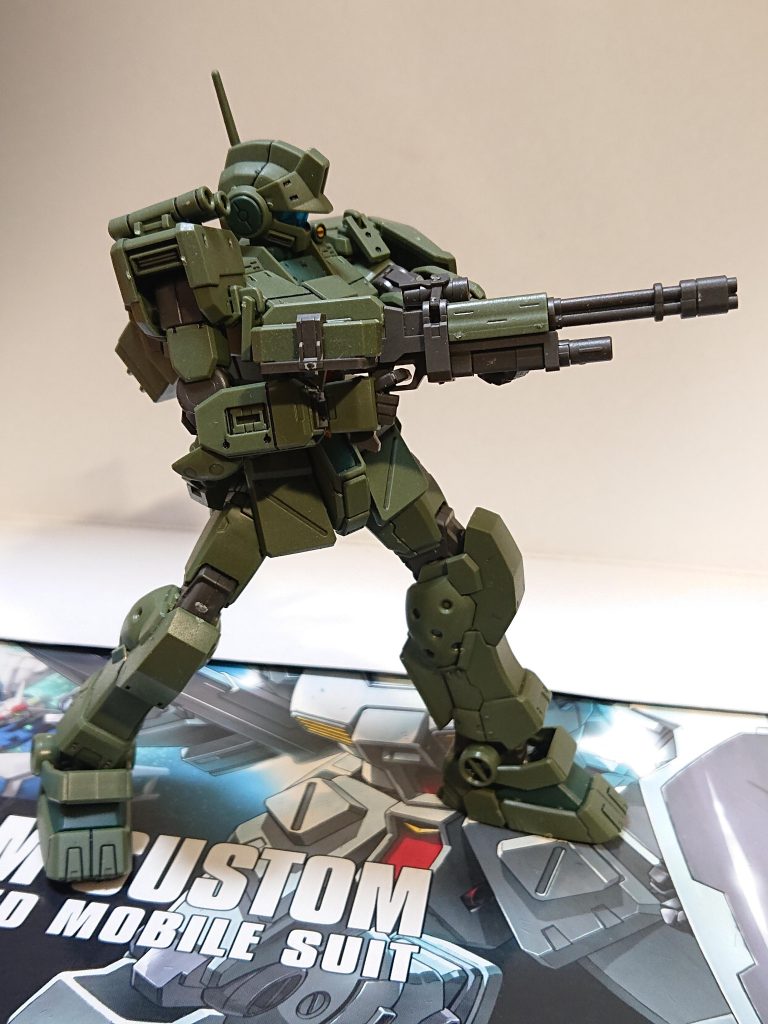 ミニガンもハイディテールかつ、可動がスコープや銃身、ハンドガンだけでなく、HGUCオリジナル部分のミニガンの予備マガジンマウントまでするという豪華仕様。