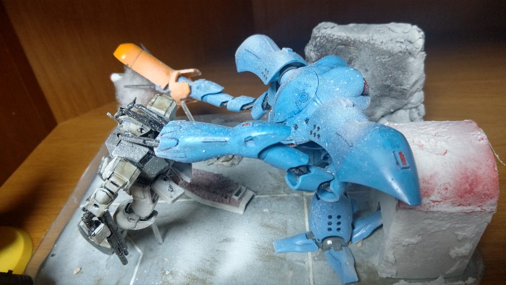 ハンドクローは左側だけ改造して鷲掴みできるようにしてあります