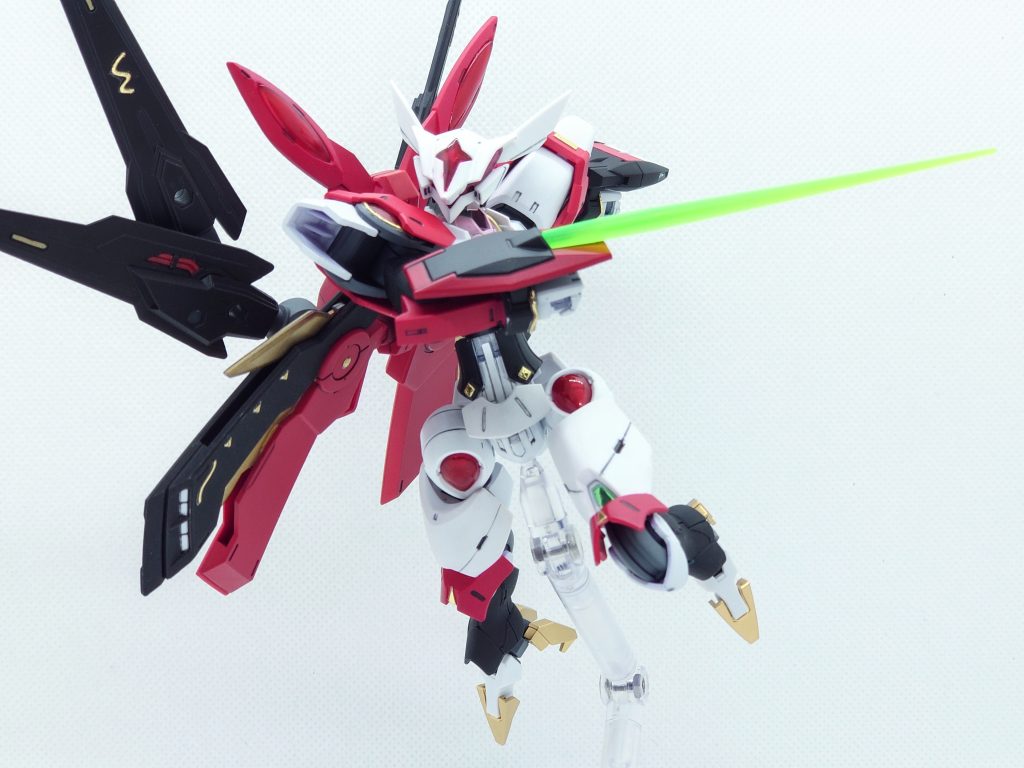 右腕はビームガンからビームサーベルに変更しました。 