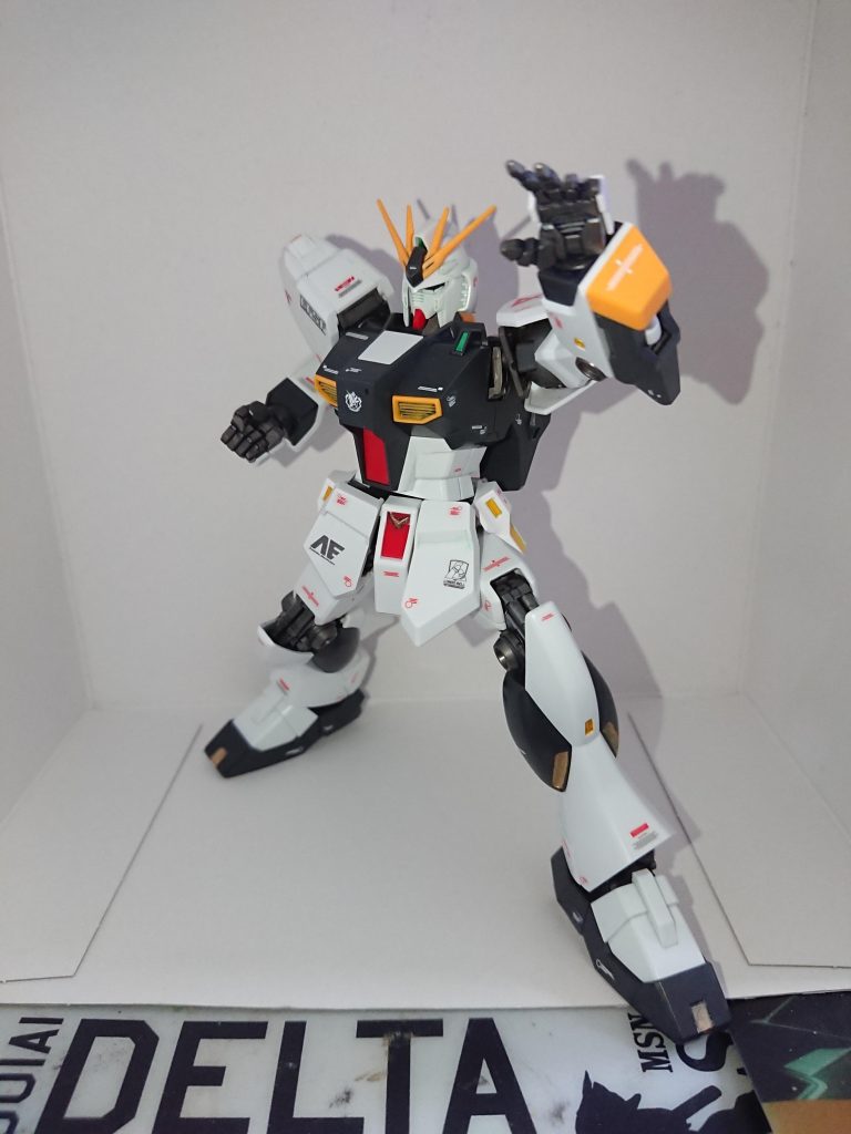 関節は強度、保持力を重視してキットのままです。