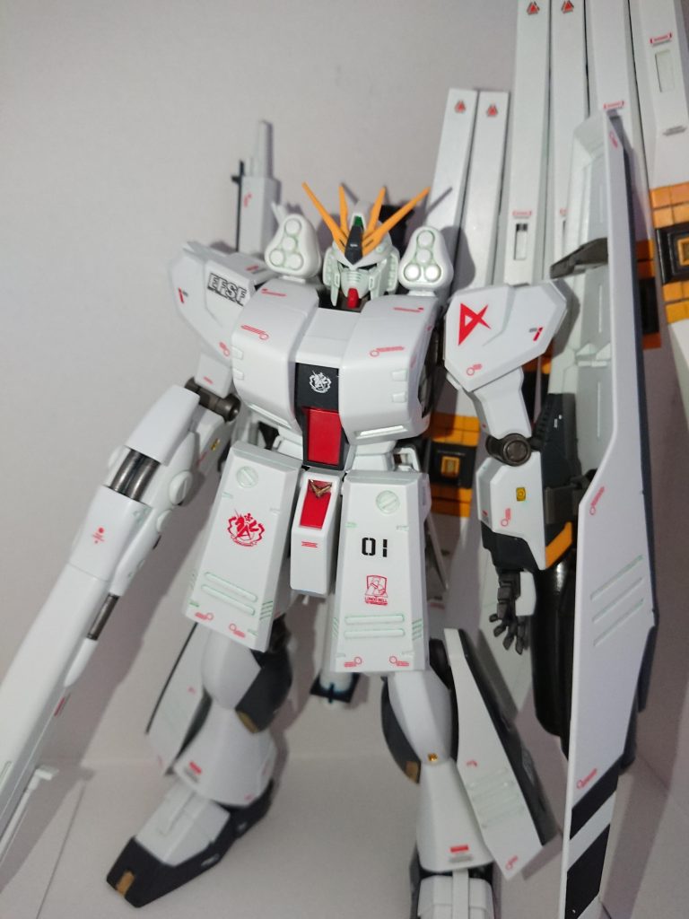 スミ入れはサイコフレームをイメージして緑にしました。