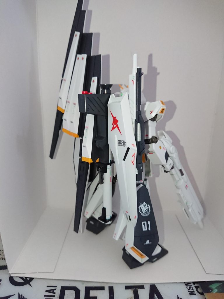 νガンダム用のシールドとライフルにも磁石を仕込みフル装備です。