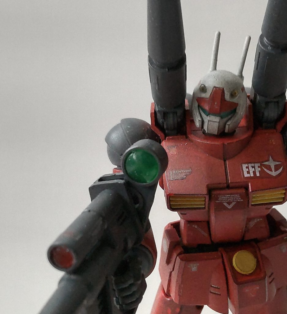 ガンキャノンのライフルスコープはイエローですが、グリーンクリアパーツにしました。イエローがなかったので変わりに使いましたが、まあこれはこれでアリかと(汗)