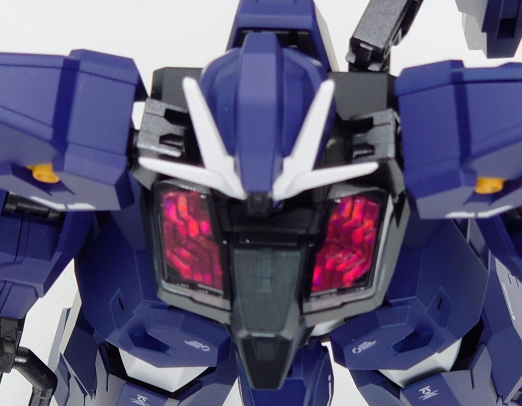 シェルユニットにはホログラムシートを貼ってみました。