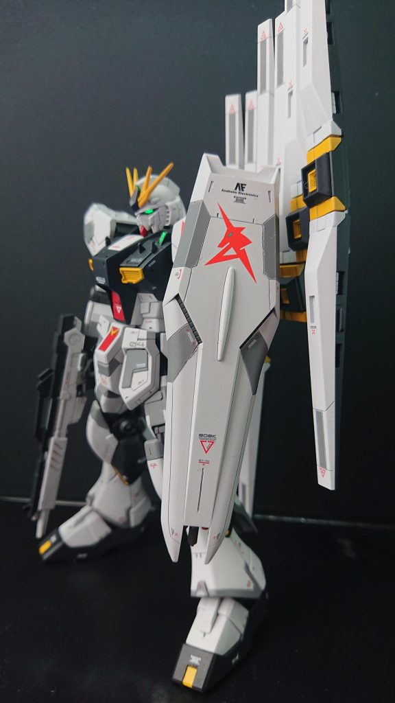 お気に入りの角度です。ブラックライトで光るようにしました。