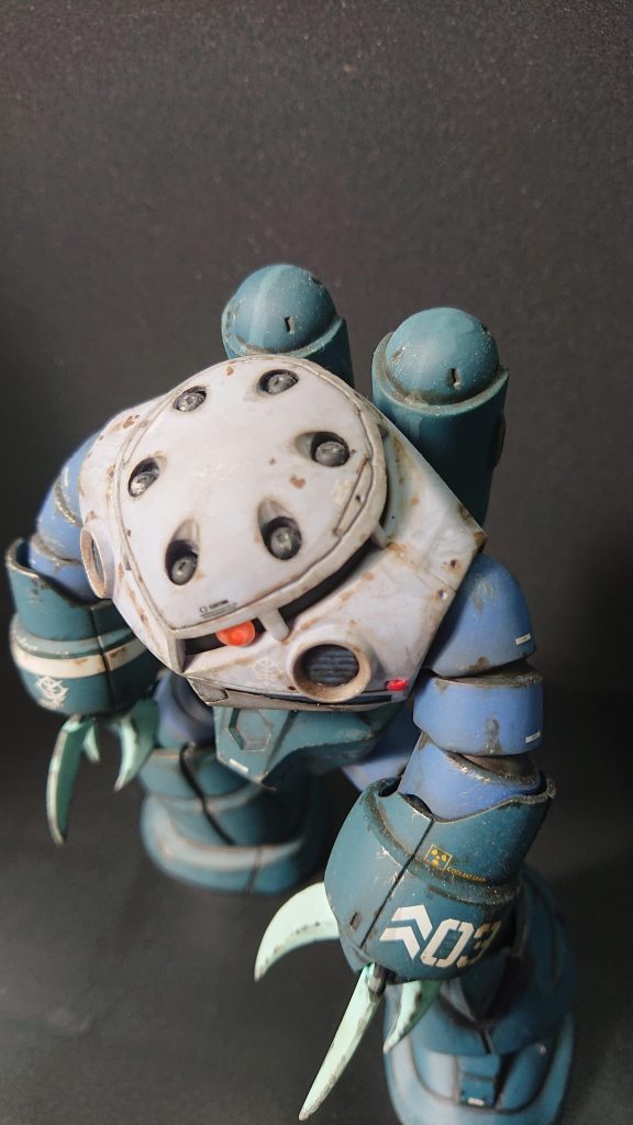 まだスジ彫りがよく分かっておらず曲線用のマスキングテープもなかったのでガタガタです💦