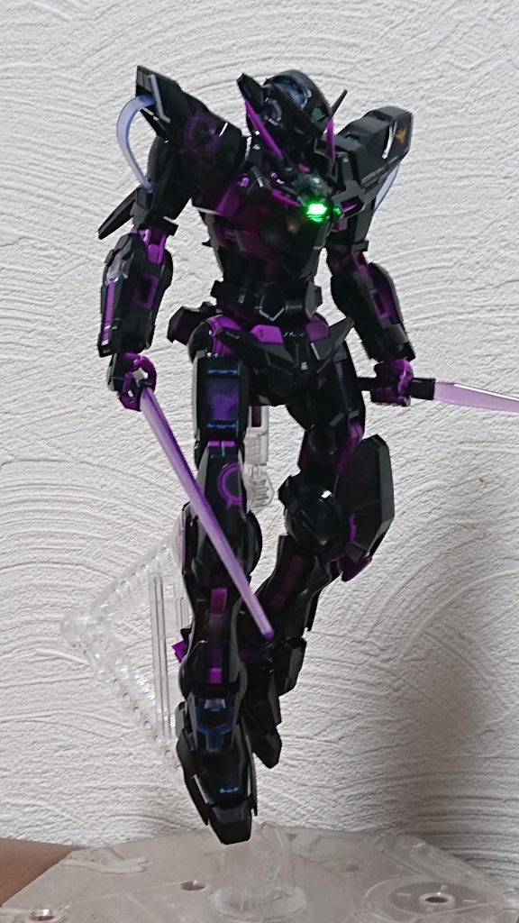 リサーキュレーションオリジナルのReステッカーは黒いボディに合わせて作ってあるので良かったです!ランナーのリサイクルもいい取り組みだと思います もっといろいろと展開してほしいですね