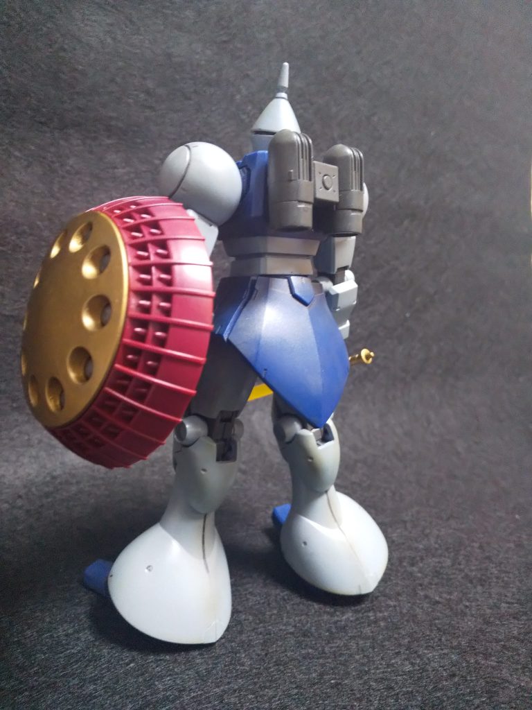 バックショットです。今回は結構ていねいに作れた気がします。またギャンを入手できたら次はオリジナル塗装をしたいです。最後までご覧いただきありがとうございました。