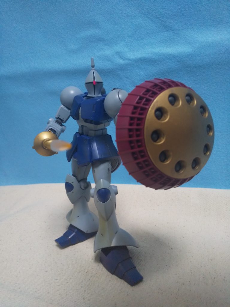 全塗装で若干アニメ版より落ち着いた色にしました。サーベルと盾は金色のほうがしっくりしたので変更しました。