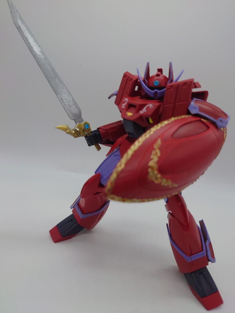 ソードとシールド。シールドはベースキットのモノをそのまま。ROBOT魂とかで立体化されているのが印象的だったので、エングレービングシールでデコってみました。ソードはビルダーズパーツを少し加工しておりますが、此処だけはもうちょっと何とかしたかった…さすがにガリアンソードみたいな蛇腹剣は自作出来ませんが(泣)
