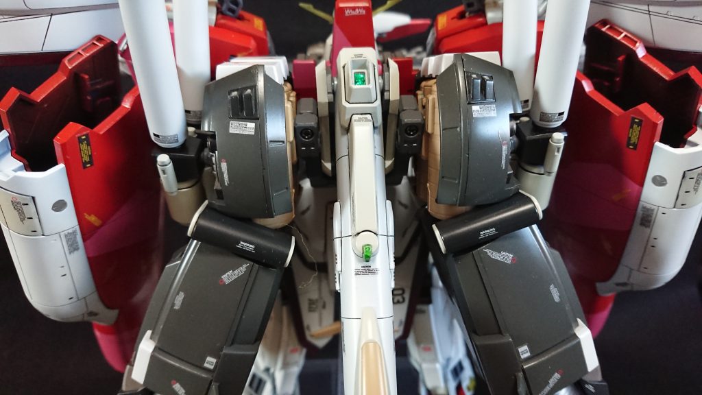 デカールを貼り付けて情報量を上げてます。