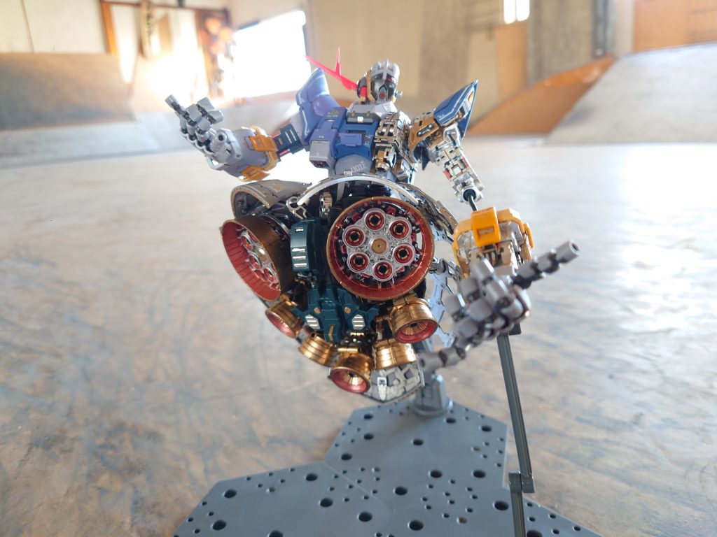 ガンダムマーカーとできそうなとこだけ墨入れのみ。トップコートに自信がないのと光沢か？つや消しか？わからなかったのでやってません。制作工程は撮ってませんでした。