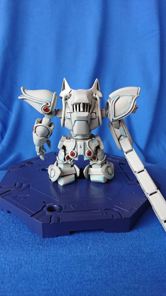 三面図。パッと見、分かる通りなんですが。頭がありません。リアル等身でも、そうとう異形な機体なんですけど。やっぱ、SDにすると、より独特になるとゆーか。伝わってくる、面構え(体構え？)の悪さ。w