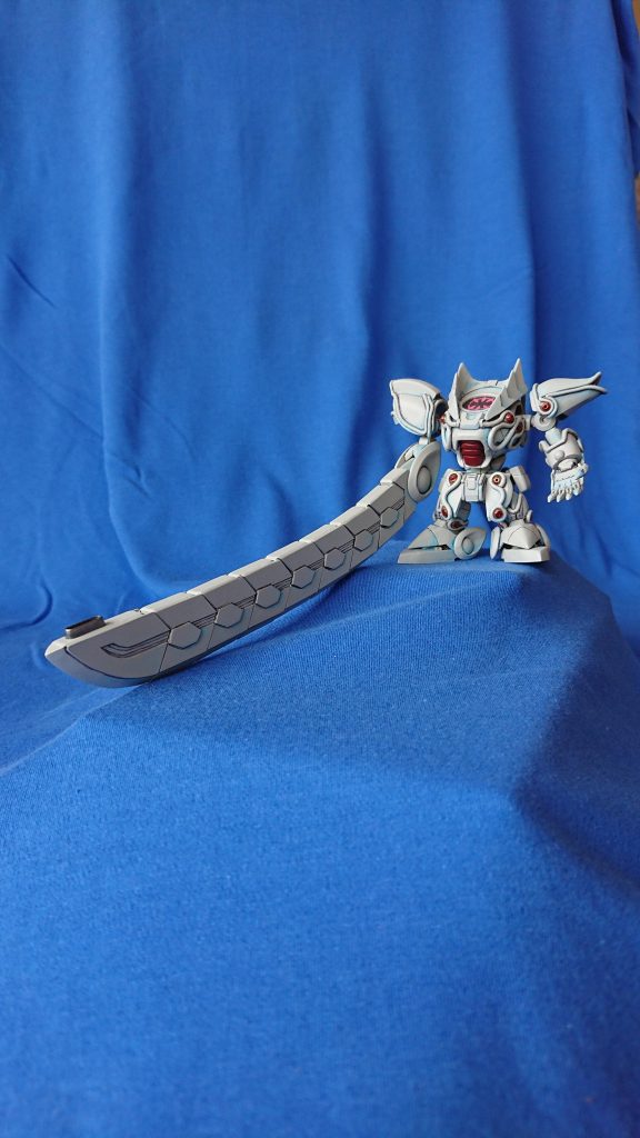 実質、バロックの本体と公言されている。『剣』。ガンダリウム合金の削り出しで出来たブロックを、ワイヤーで連結しただけの旋回する質量兵器。