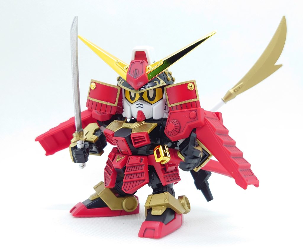 部分塗装、墨入れ、トップコート仕上げです。当時、武者頑駄無の登場するアニメのVHSを擦り切れるほど見ていた思い出がよみがえってきましたw残念ながら騎士ガンダムは持っていないので入手次第組み立てて並べてみたいですね。