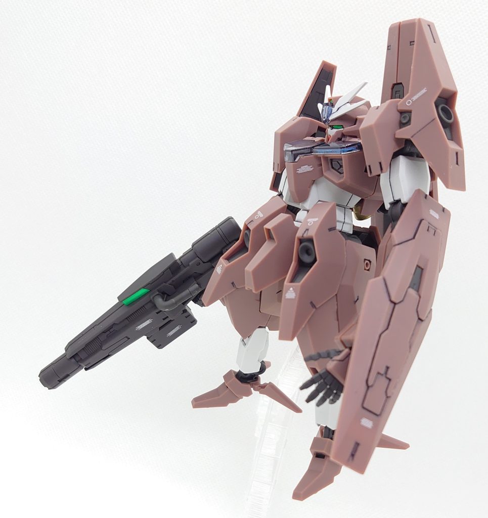 ルブリスソーンを部分塗装、墨入れ、デカール、トップコートで仕上げました。おまけで合体も…今までのガンダムにない造形で面白いキットでした。