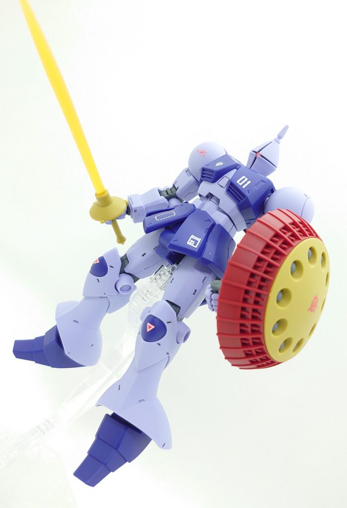 HG ギャンを墨入れ、デカール、トップコートで仕上げました。なんといっても盾の部品構成に感動のキットでした。