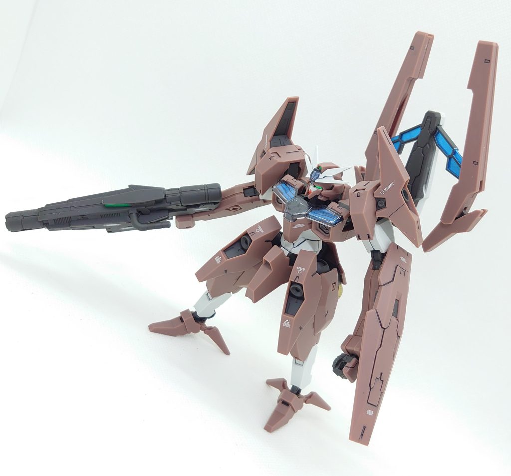 地に足を付けるとこのMSの異形さが際立ちます。