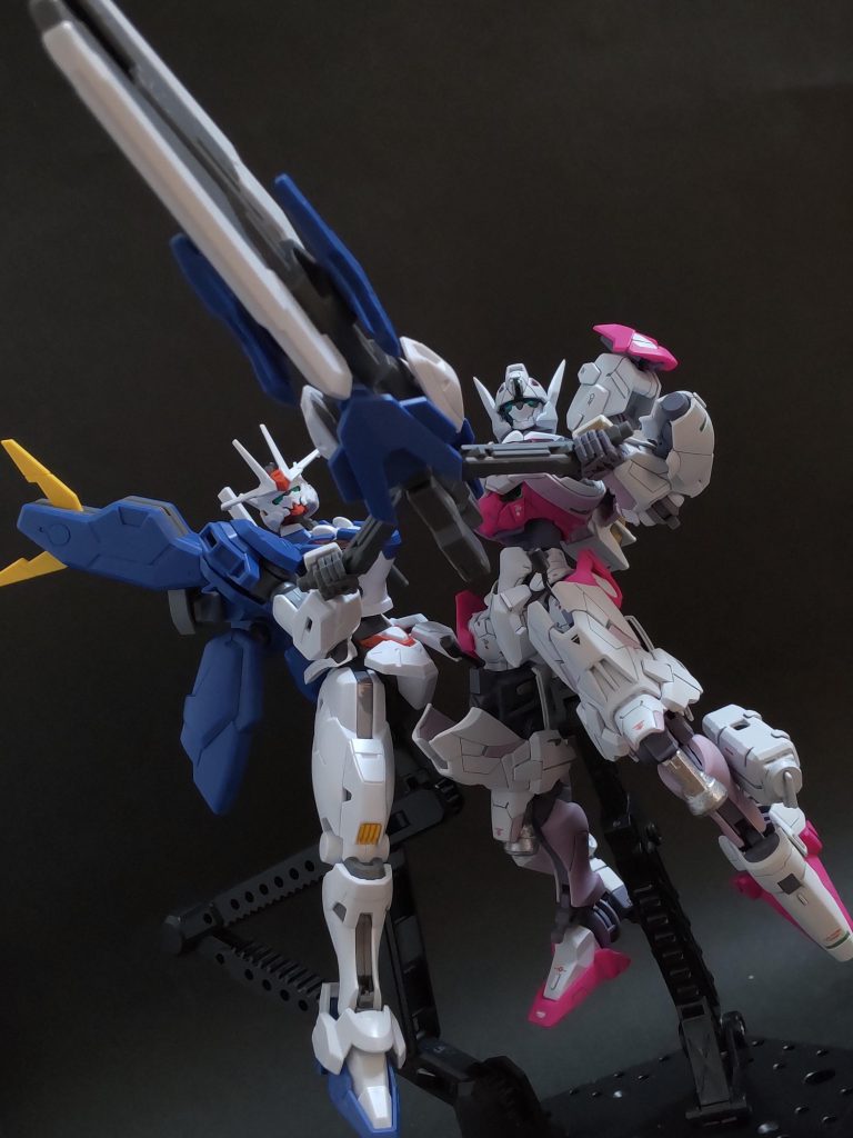 　ケーキ入刀キャノン。　これやるなら相手はミオリネですね。Gガン並みにガンダムを壊してくれてる作品だと思うから、これくらいのノリでフィニッシュ決めてくれたら面白そうかな…ｗ　改修型を最初見たときは後継機としてすごくありきたりな進化をしてしまったなと思ったのですが、実際立体を手に取るとシンプルに文句なくかっこいいですね。目当てのルブリスソーンが買えず代わりに買った改修型でしたがさすが主役機、なるべく多くの人のもとに届いてほしい良いキットでした。