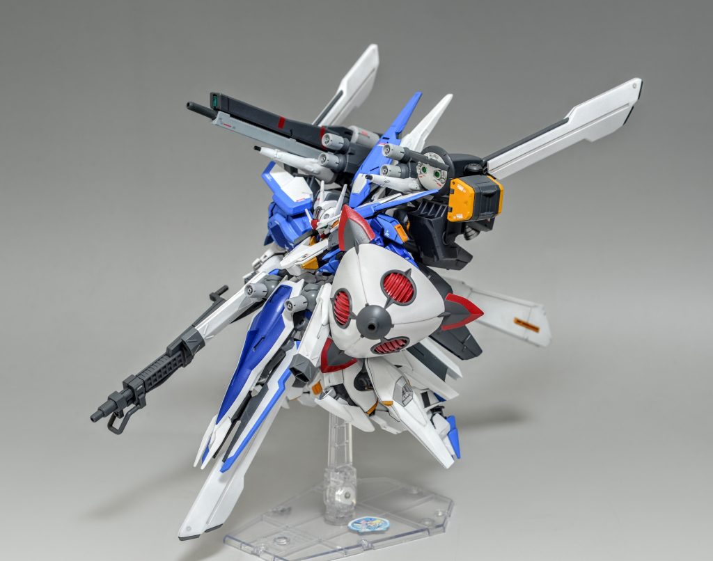 血迷ってファルシアのベースを左腕に装着した状態です。塗装までしましたがなんか違うと思いやめました。