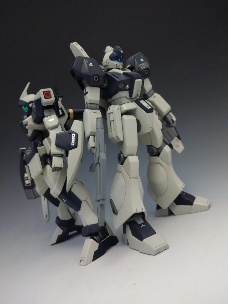 並べてみるとジェガンが大きいのかジェノアスカスタムが小さいのか悩ましいです。連邦系MSはまだあるので同じ様に製作して並べていきたいですね。