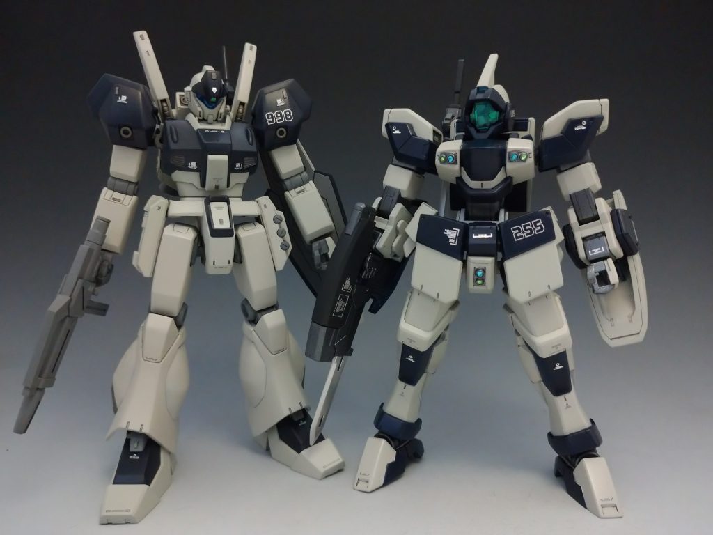 前に製作したジェノアスカスタムと一緒に。ジェノアスカスタムではそれなりに頑張っているのにジェガンでは全然そうではないのが如実に分かりますね(汗) 